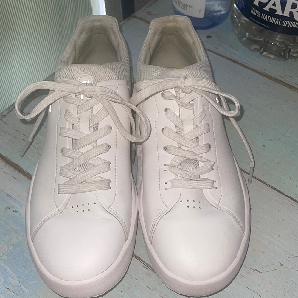 On Running Sneakers The Roger